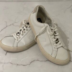 Veja Esplar Leather Sneakers. Size 7